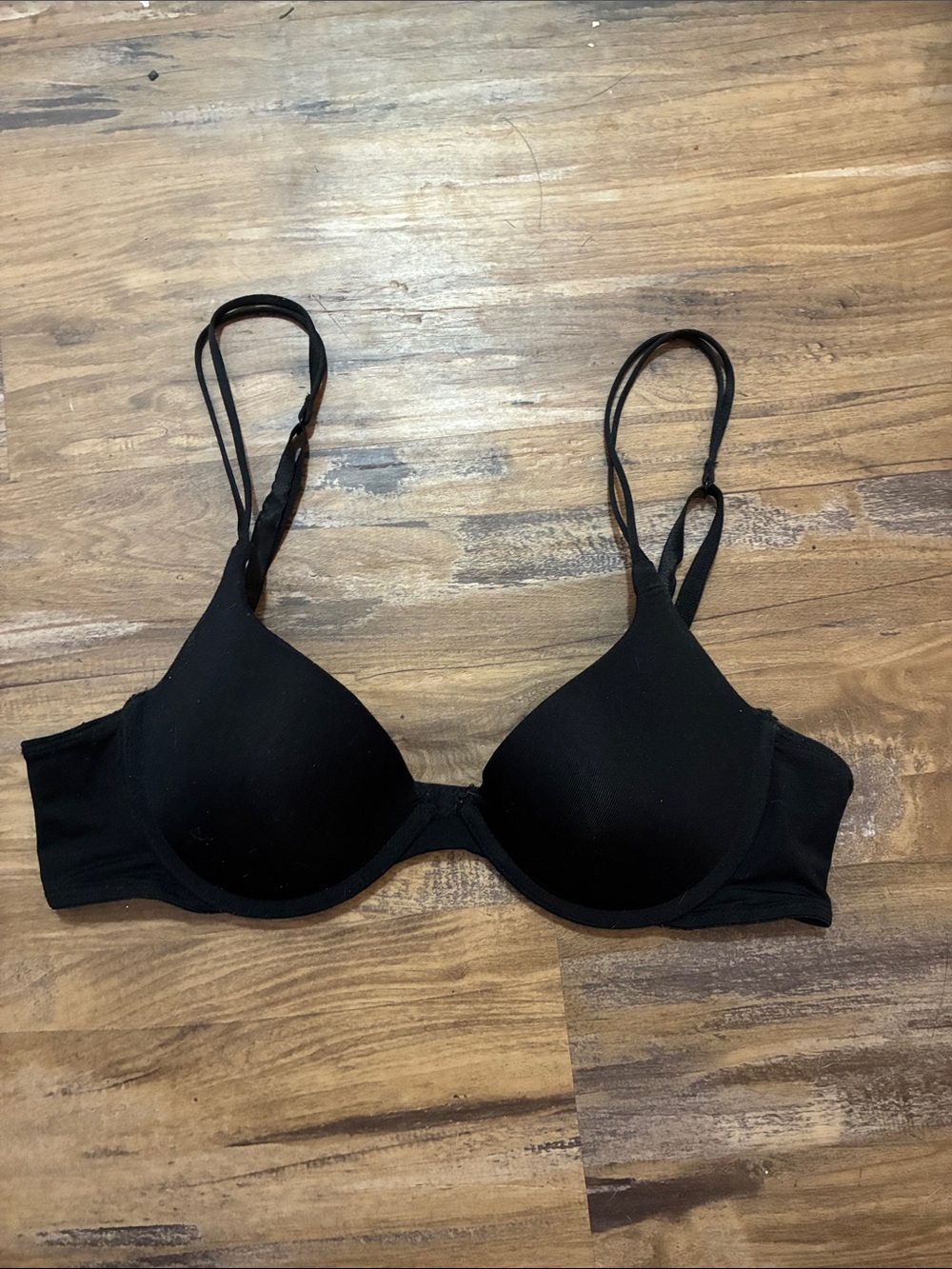 EUC Flirtitude Black Molded T-Shirt Bra with Adjustable Straps. 36B. Black.